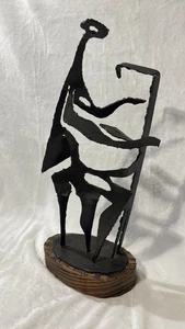 Escultura brutalista de metal soldado crudo de mediados de siglo “Piano Man” de Witco - 21” H - Imagen 1 de 6