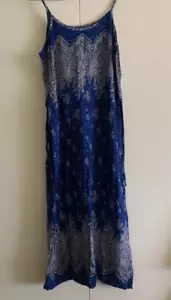 Abito lungo estivo con bretelle Saral Art of batik blu bianco nero - Foto 1 di 9