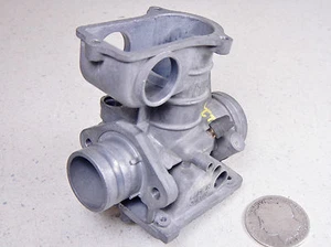 77 KAWASAKI KZ650 KZ650B INNER LEFT SIDE CARBURETOR BODY HOUSING CYLINDER #2 - Picture 1 of 11