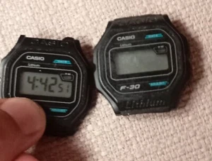2 relojes f30 casio para repsir o piezas - Imagen 1 de 3