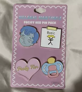 Paquete de prendedores Melanie Martinez Pacify Her mercancía oficial - Imagen 1 de 2