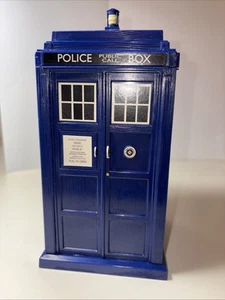 Doctor Who Collector's Edition Yahtzee Dice Game Police Public Call Box No Direc - Picture 1 of 9