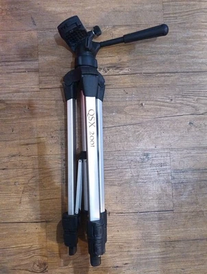 Quantaray QSX 2001 Camera Aluminum Tripod Silver/Black Rubber Feet - Image 1 of 4
