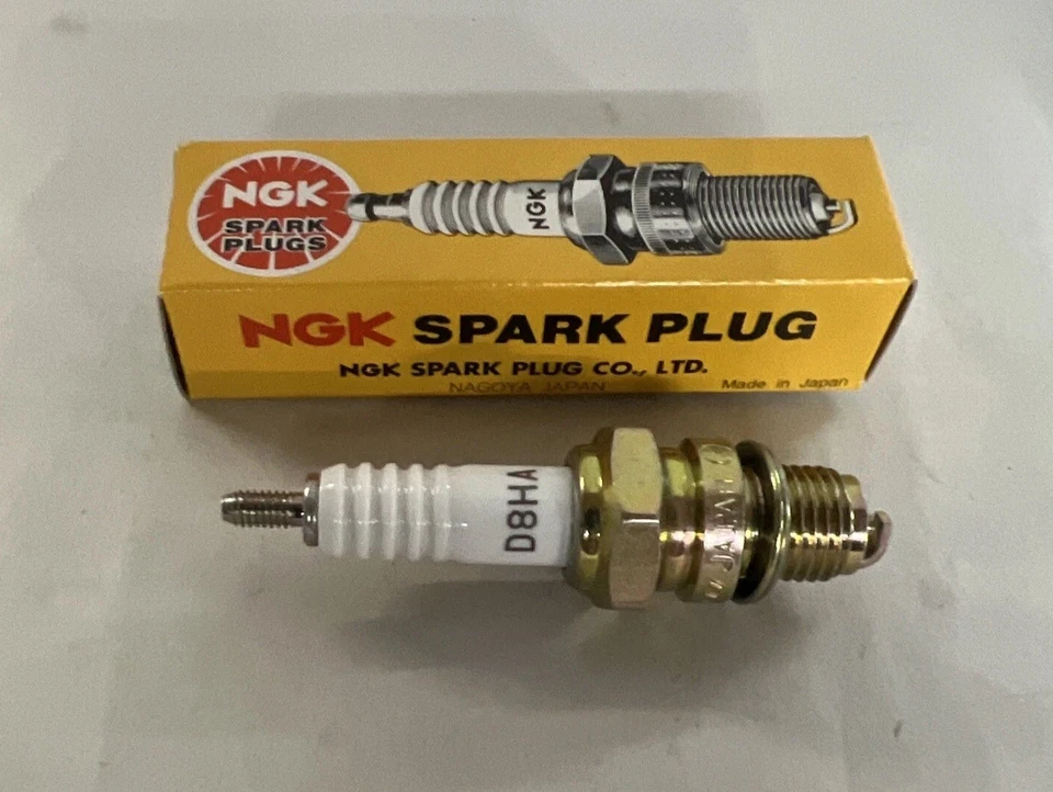 Vela de ignição NGK D8HA 7112 Honda ATC90/ATC110 - Imagem 1 de 2