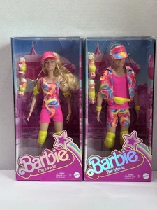 Barbie La Película Muñeca Lote de 2 Barbie y Ken Rollerblade Set Mattel 2023 NRFB - Imagen 1 de 7