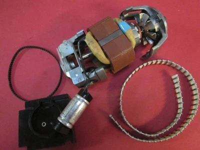 Motor y correas para máquina de coser Pfaff Foto 1 de 2