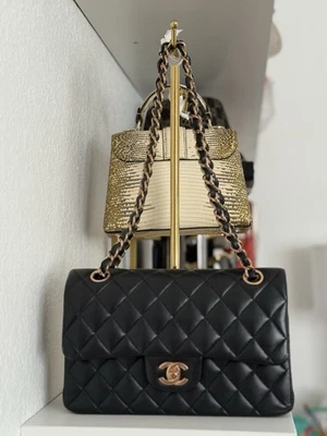 Chanel Negro Clásico Doble Solapa. Talla pequeña Foto 1 de 4