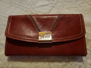 Nine West rote Leder Geldbörse dreifach faltbar. - Bild 1 von 4