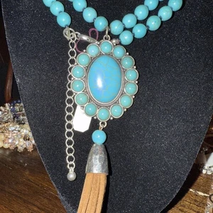 Vintage Bellissime Perline Tonde Teal Con Fiore Turchese Ciondolo Con Nappa 28" - Foto 1 di 8