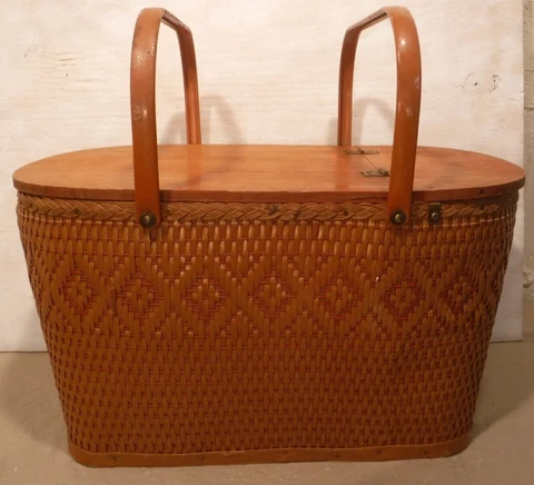 Vtg. Redmon Brown & Red Woven Wicker Picnic Basket Metal Handles Wood Hinge Lid Cover