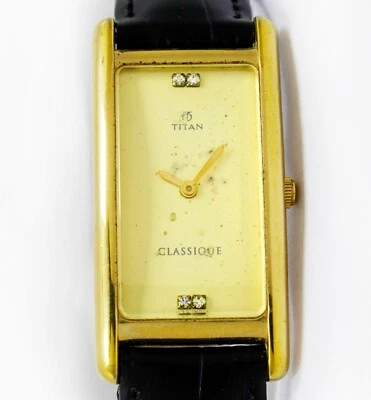 Reloj de pulsera Titan Classique de cuarzo chapado en oro con parte superior trasera de acero para mujer 595YAB Foto 1 de 4