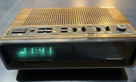 Panasonic Dual Alarm Digital Wood Grain Clock Radio Model RC-95 Vintage Used Cover