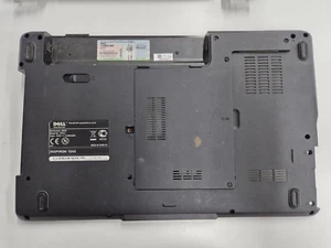 Dell Inspiron 1545 Base Plastica Custodia Fondo Chassis Cover con Ram Cover 0U499F - Foto 1 di 4