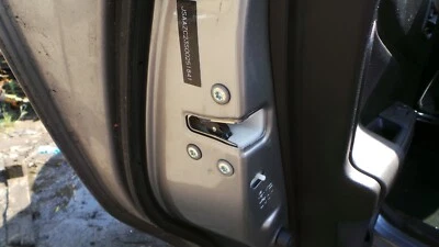 Suzuki Swift Shvs 2019 talla 5 puertas MK5 lado del conductor bloqueo de puerta trasera Foto 1 de 4