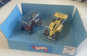 Juego de 2 coches de juguete Hot Wheels Red Baron & Shock Factor - (exclusivo de KB Toys) - Imagen 1 de 3