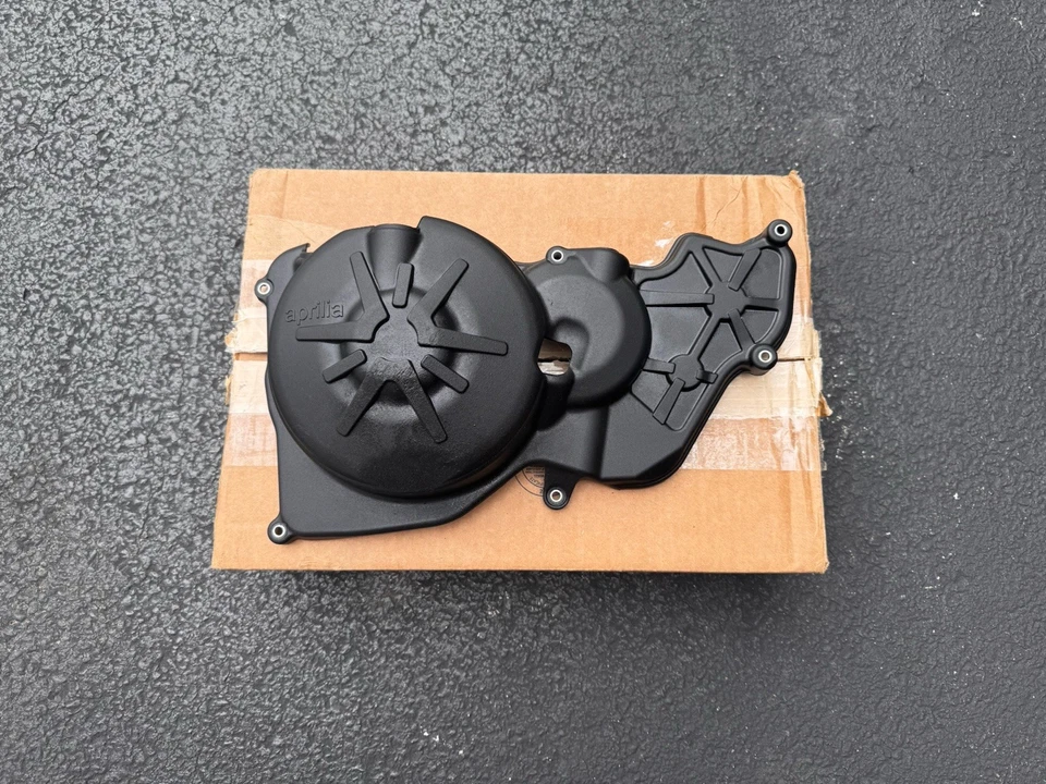 Panel protector de cubierta de embrague OEM 2022 Aprilia V4 TUONO 1100 21-24 Foto 1 de 3
