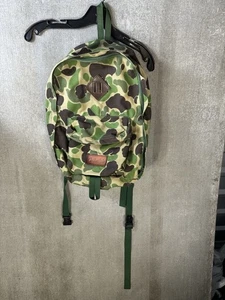 Mochila vintage de camuflaje Cabela's de lona de piel de rana usada en excelente estado - Imagen 1 de 8