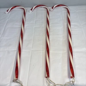 Juego de 3 marcadores de camino de bastón de caramelo iluminado de 28" de alto obras de Navidad - Imagen 1 de 9