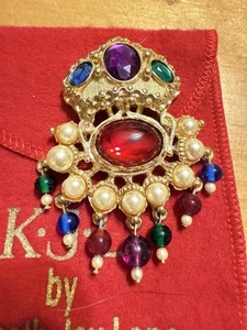 Kenneth Jay Lane KJL goldfarbene Lucit Kunstperlen verziert Buckel Indien Brosche #3350 - Bild 1 von 7