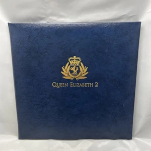 Carpeta de fotos Cunard Queen Elizabeth II logotipo en relieve 2 fotos cartera dorada azul marino - Imagen 1 de 7