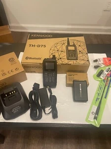 Kenwood TH-D75A 144/220/430 MHz Digital Triband Handheld Transceiver - Zdjęcie 1 z 3