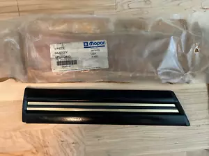 Jeep XJ Cherokee Mopar 5AJ63JXY Molding Rear Quarter SCUFF LH Trim/cladding gold - Foto 1 di 2