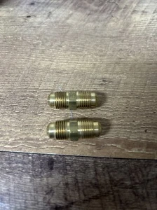 2 Stück Messing Rohrkupplung 5/16" Bördel Stecker Rohrverschraubung Überwurf Adapter - Bild 1 von 2