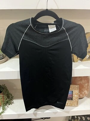 Camisa Nike Pro Juvenil Mediana Niños Dri Fit Manga Corta Ajustada Negra Rendimiento Foto 1 de 4