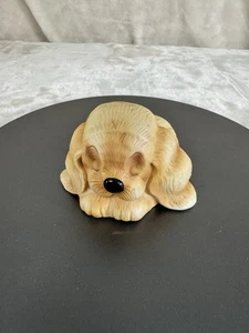 FIGURA ENESCO CACHORRO DURMIENDO DEDOS DE LOS PIES DEL CACHORRO 1984 perro kitsch - Imagen 1 de 5