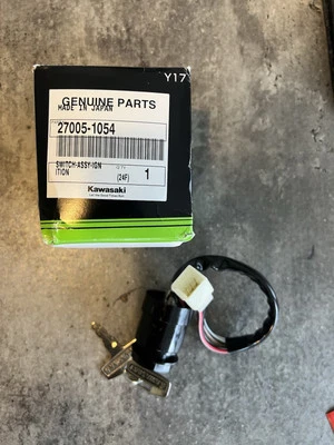 Interruptor de encendido Kawasaki OEM 82-01 KE 100 27005-1054 nuevo Foto 1 de 4
