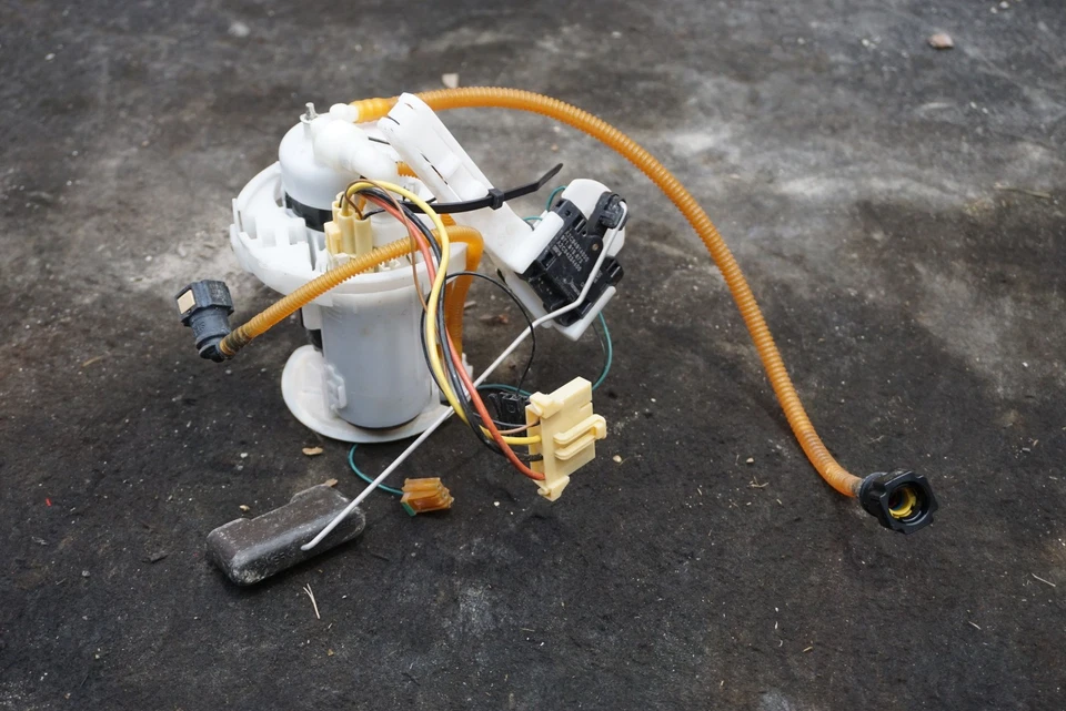 Bomba de tanque de combustible de gasolina emisor OEM 9A7988800 Porsche Panamera 971 2017-22 Foto 1 de 4