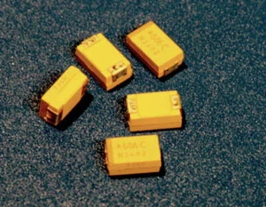 [100 pc] Tantalum Capacitor 68uF 16V SMD size 2816 USA - Bild 1 von 3