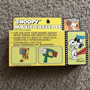 Vintage Kenner 1975 Peanuts Snoopy Movie Viewer Cassetta Snoopy’s garage vendita - Foto 1 di 5