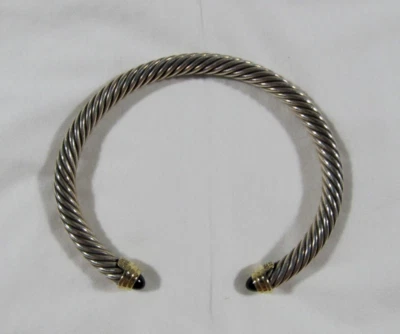 Brazalete de cable clásico David Yurman de plata de ley de oro amarillo de 14 k y ónix negro Foto 1 de 4