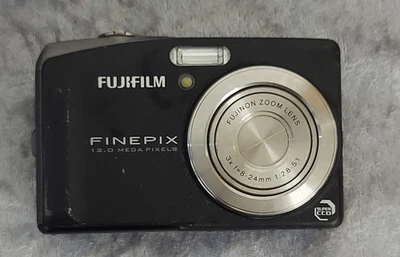 Fujifilm FinePix F60fd 12,0-MP-Digitalkamera – schwarz  - Bild 1 von 3