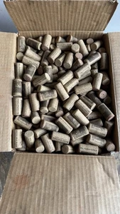 900 große gebrauchte natürliche Weinkorken - für DIY-Projekte & Basteln Bar Hafen Maine - Bild 1 von 6