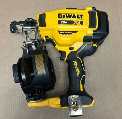[Usado] (DCN45RNB) DeWALT 20V MAX* 15° Clavadora inalámbrica para techos bobina (solo herramienta) Foto 1 de 4