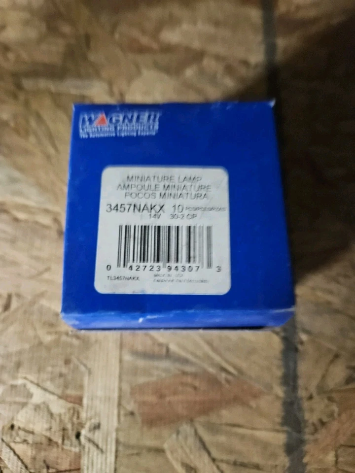 NUEVAS lámparas en miniatura Wagner 3457NAKX para 07-09 Cadillac/GMC Foto 1 de 4