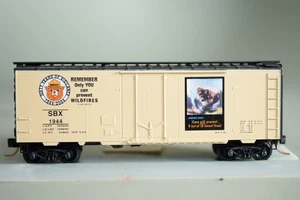 5425 N Scale Micro Trains 40' BOX car SMOKEY THE BEAR SPECIAL CAR - Picture 1 of 12