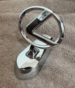 Lexus Bonnet Mascot TOYOTA Car Accessories Silver Automotive Japan Collection - Picture 1 of 10