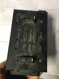 Heater A/c Control FORD EXPLORER 95 96 97 98 99 00 01 - Picture 1 of 3