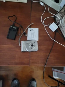 HP PhotoSmart R707xi 5.1MP Digital Camera - Silver with battery Charger - Picture 1 of 1