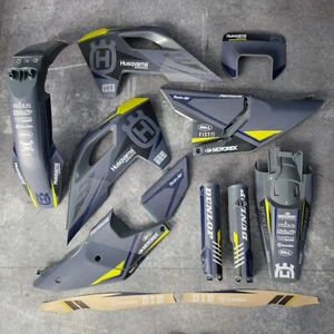 Plásticos + Gráficos Husqvarna TE FE 2024 2025 aplicados - Imagen 1 de 13