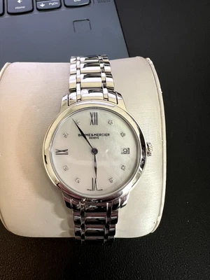 Relógio feminino Baume & Mercier prata com face de pérola novo com caixa - Imagem 1 de 4