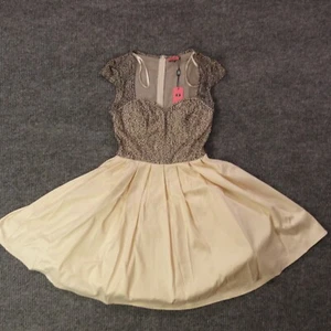 Vestido para mujer Chi London talla 2 precioso Sweetheart dorado y marfil   - Imagen 1 de 23