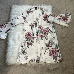 Rue 21  Floral Bell Sleeves Kimono 100% Rayon Sz M - Picture 1 of 13