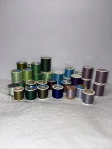 34 Spulen Nähmaschinengarn. Verschiedene Farben und Marken - Bild 1 von 5