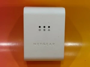 Netgear 85Mbps Wall-Plugged Ethernet Switch XE103 Net Gear - Picture 1 of 2