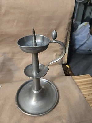 Candelabro antiguo raro de peltre del siglo XVIII con sello. Foto 1 de 4