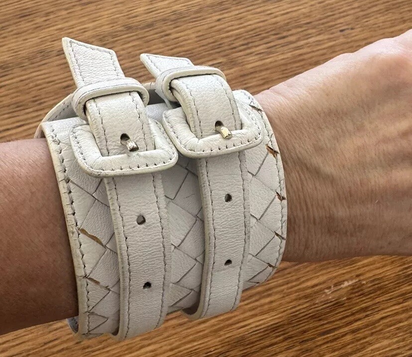 【関税＆送料込み】Bottega Veneta Intracciata Leather Brace Pink Intrecciato leather and gold-tone bracelet | BOTTEGA